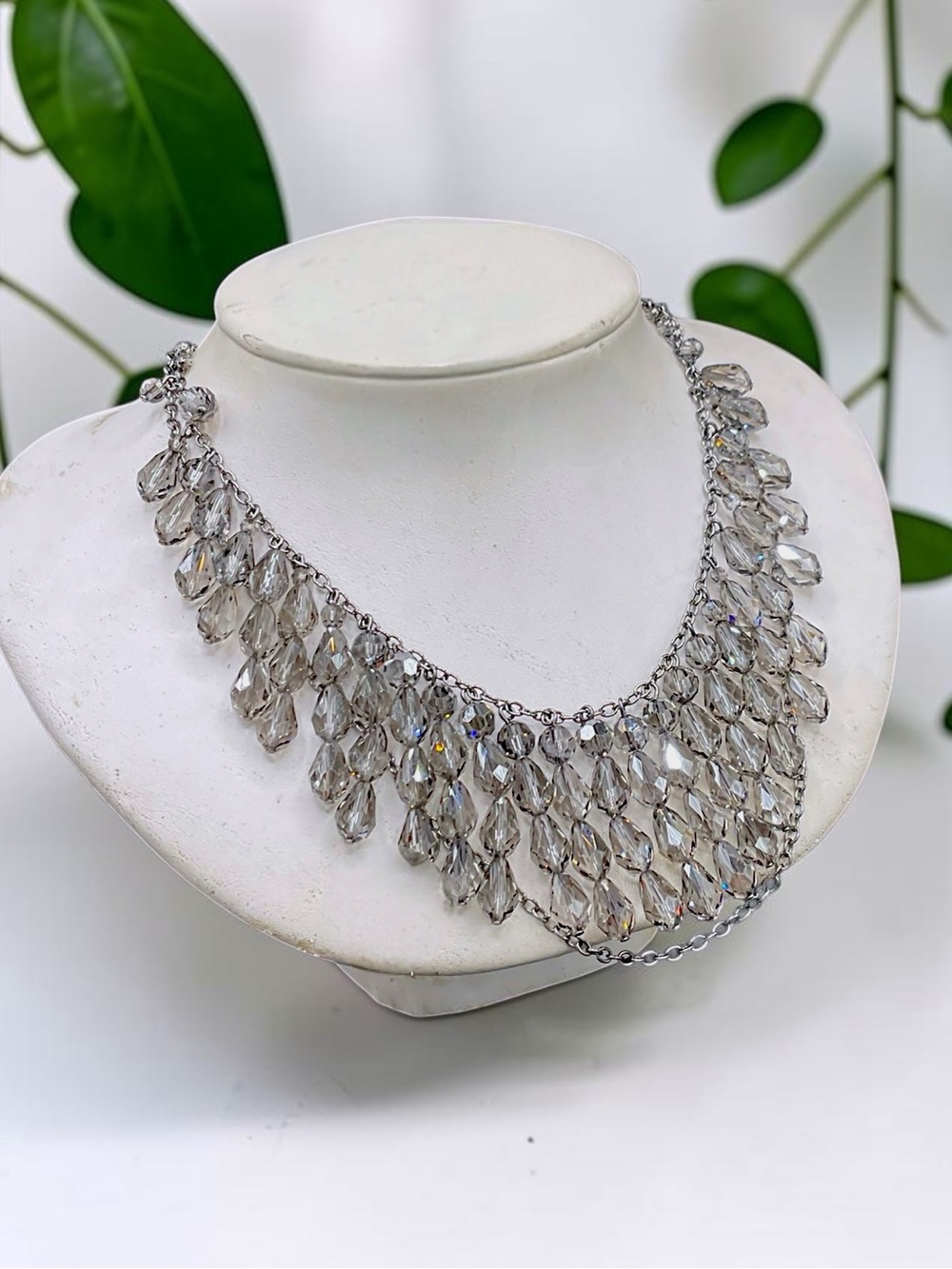 🌺SWAROVSKI Mustang Crystal Bib Necklace